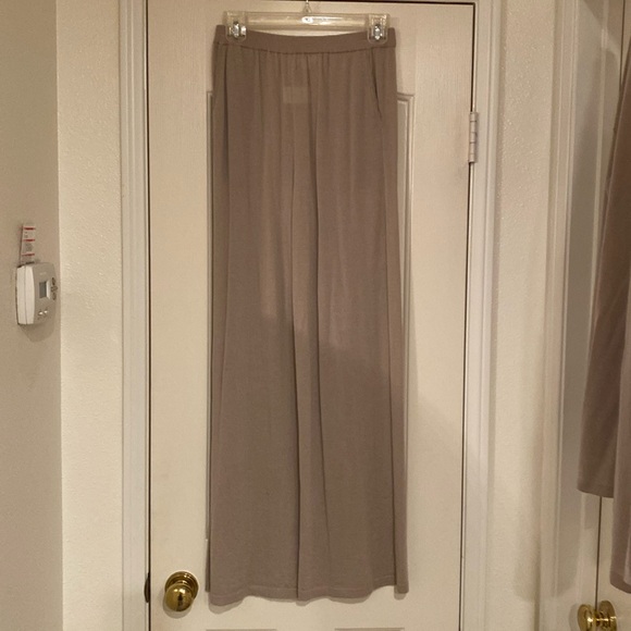 NAP CASHMERE LOUNGING SET IN TAUPE - Picture 1 of 4